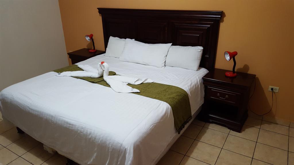 Apart Hotel Pico Bonito 라 세이바 외부 사진